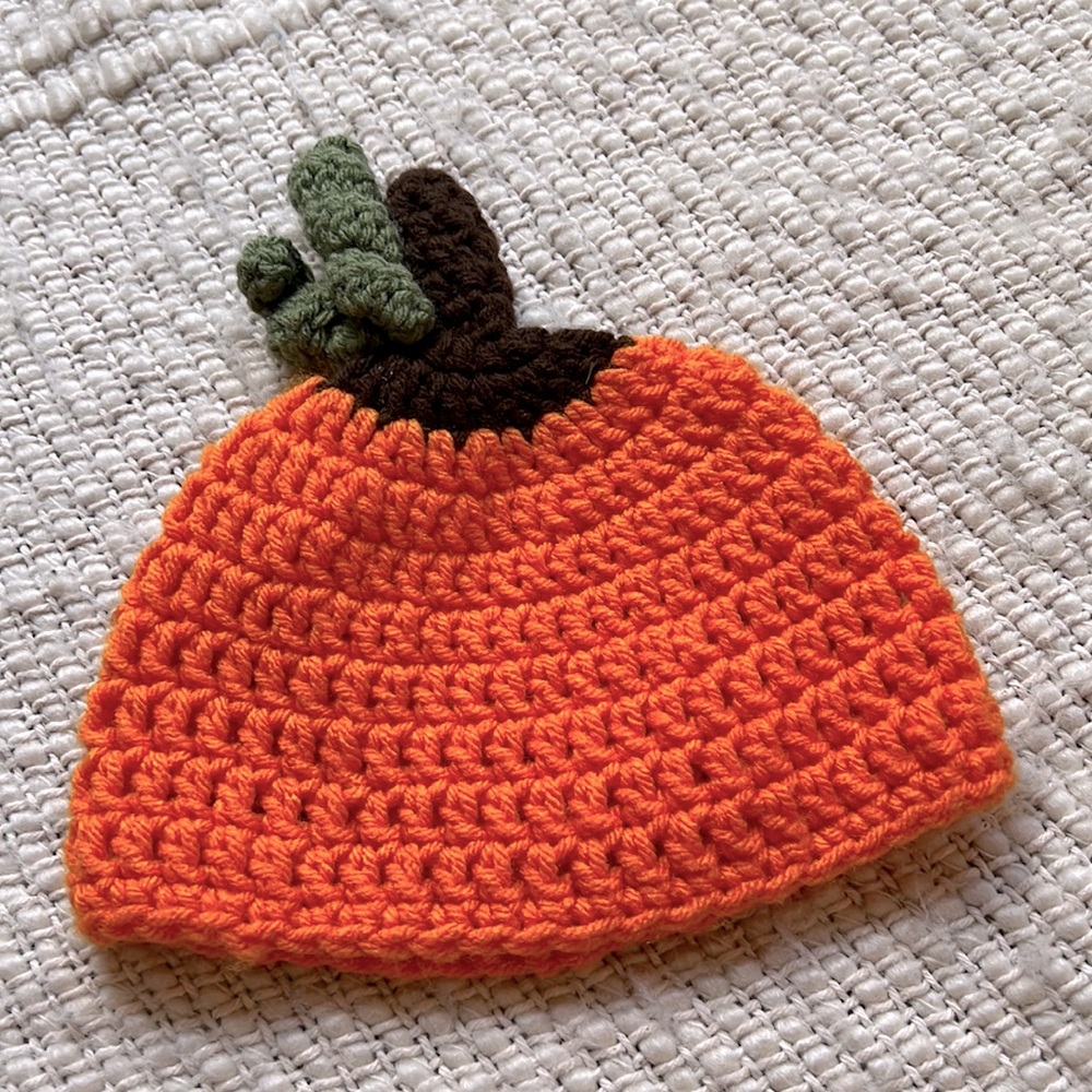 Handmade crocheted pumpkin hat for baby - NB - 12 months